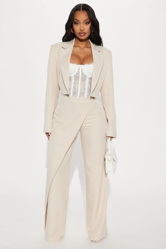 Power Dressing: Women's Suits With Versatile Pieces & Blazer Combos